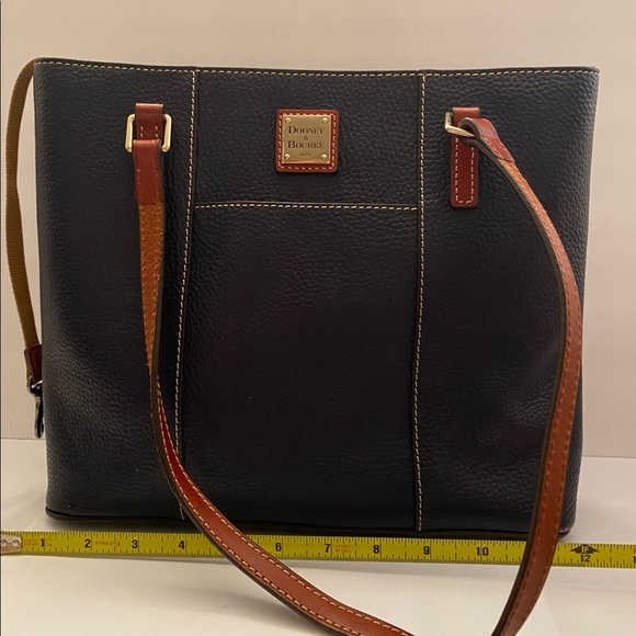 Dooney and Bourke Lexington handbag - Picture 1 of 7